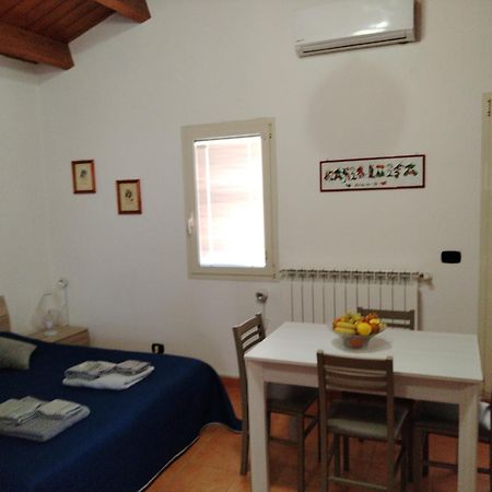 Mansarda Con Terrazzo Privato Barletta Exterior foto