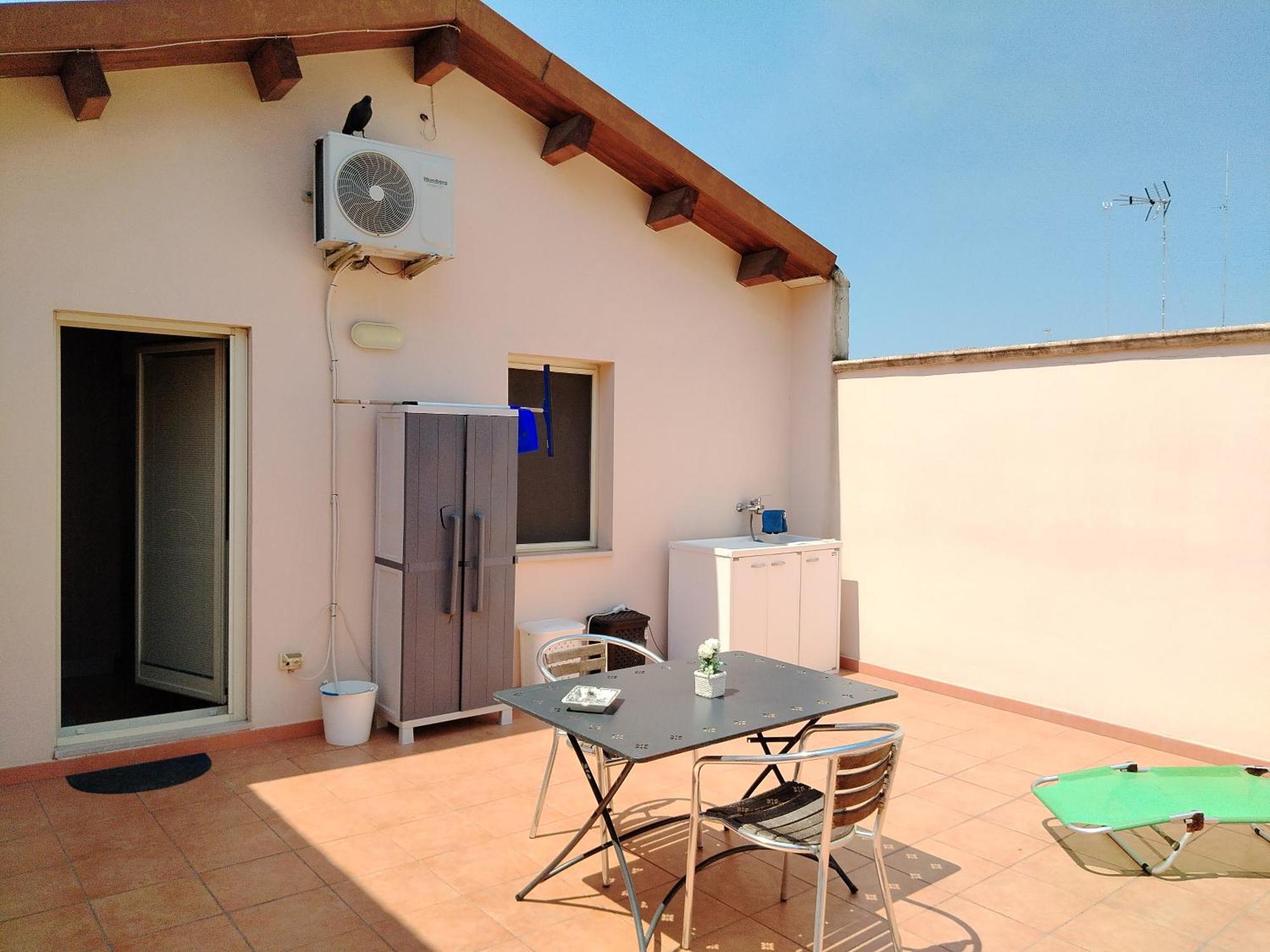 Mansarda Con Terrazzo Privato Barletta Exterior foto
